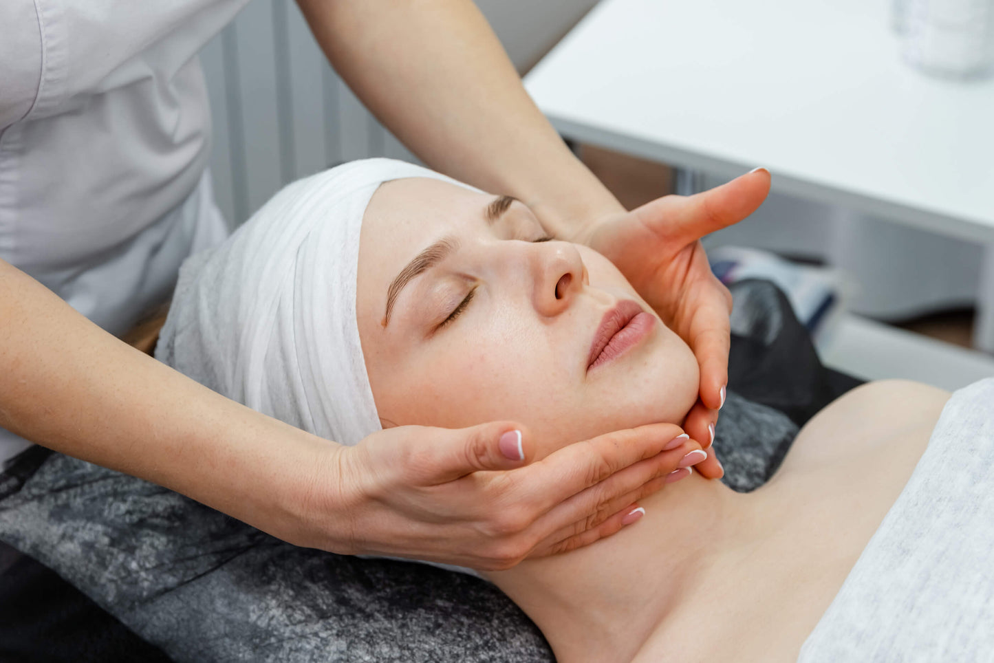 2 Treatments! Get a 50-Minute MASSAGE and 50-Minute FACIAL for Just $99 at J Michelle Med Spa in Thousand Oaks  (Value $298